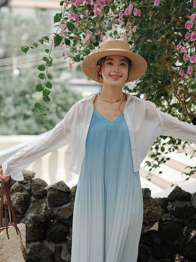 リボンブラウス 優美な後ろ姿 シアーバックリボンブラウス