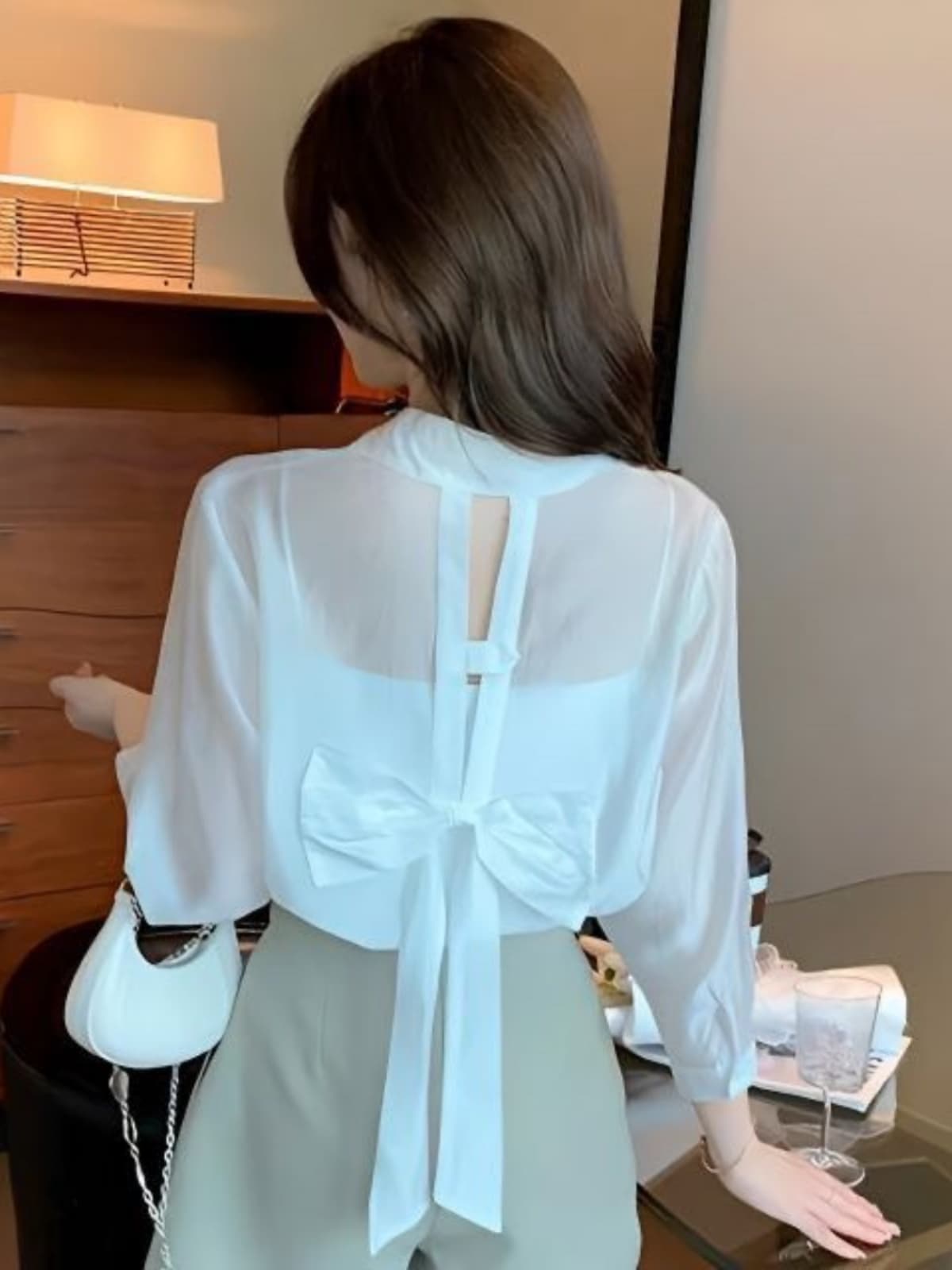 リボンブラウス バックリボン 背中の蝶結び シアーブラウス